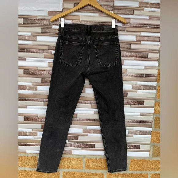 SOMETHING
NAVY Skinny Jeans with slit hem. Size 26 - Picture 5 of 13